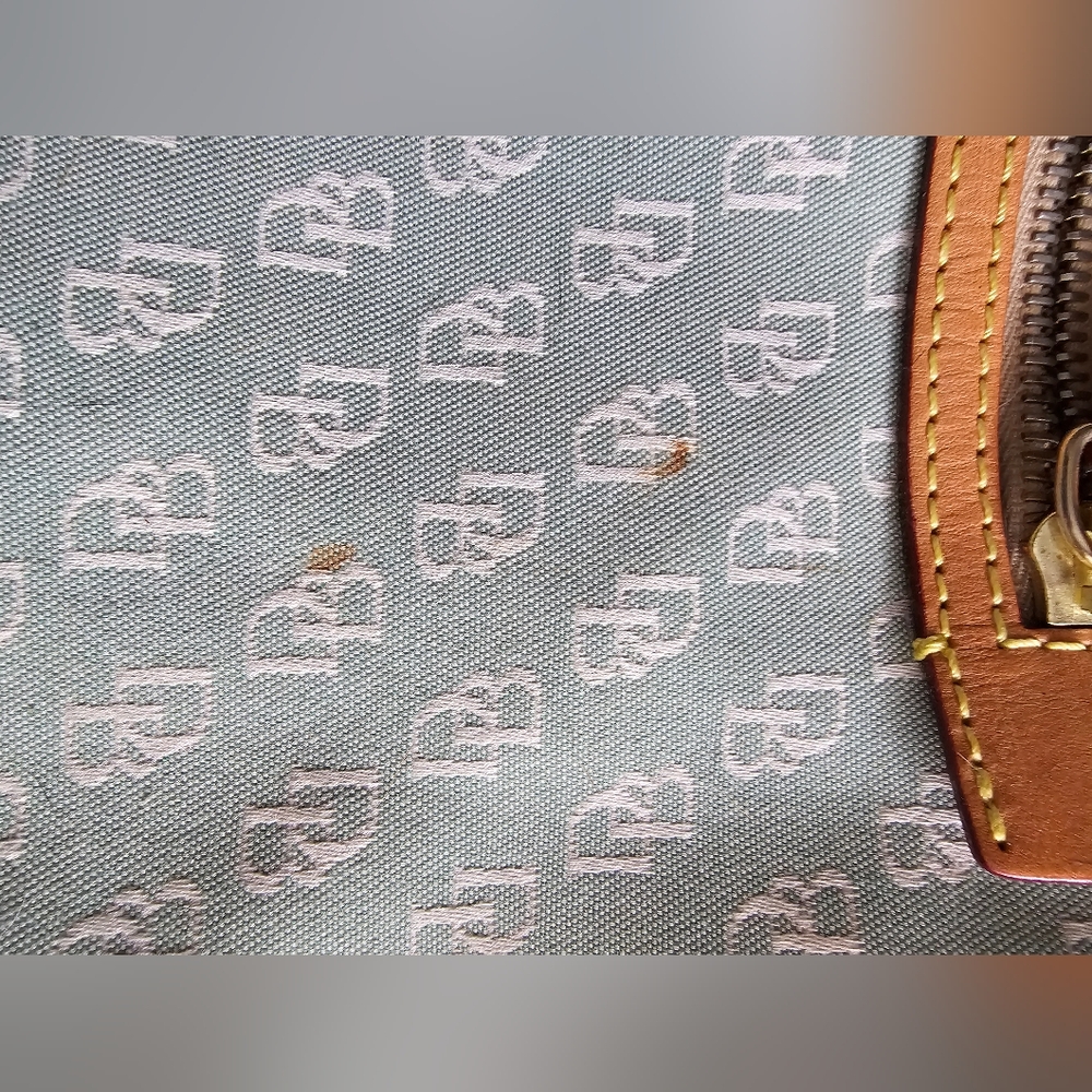 Large Dooney & Bourke purse with wallet - Picture 6 of 8